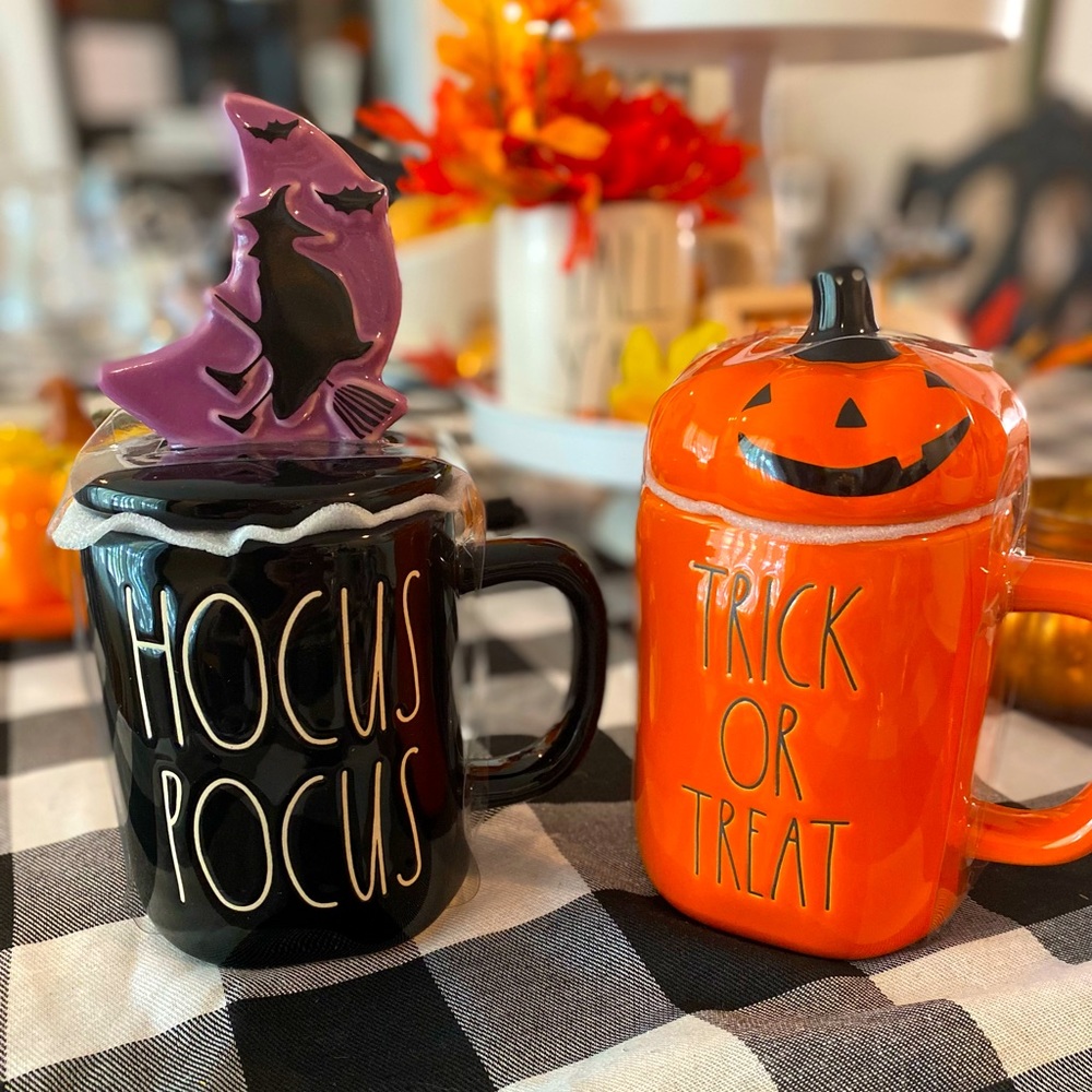 Set of 2, NWT Rae Dunn Halloween Mugs